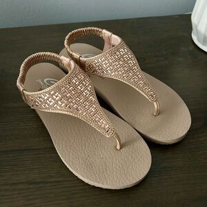 Skechers Cali Yoga Foam Sandals, women’s 6, rose gold / blush color